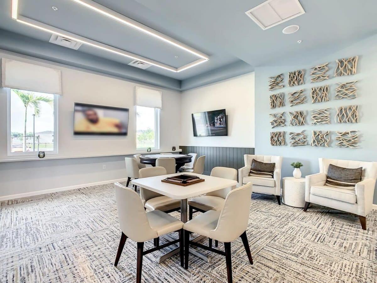 Gorgeous 2Br Lakeview Condo With Waterpark キシミー エクステリア 写真