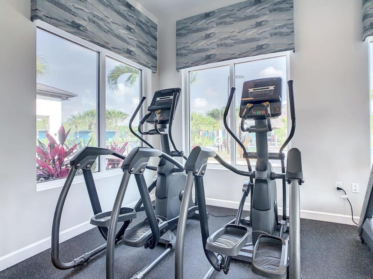 Gorgeous 2Br Lakeview Condo With Waterpark キシミー エクステリア 写真