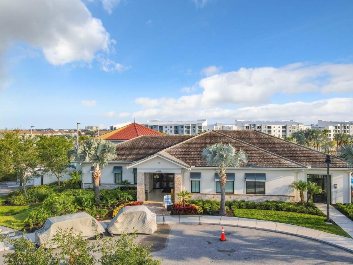 Gorgeous 2Br Lakeview Condo With Waterpark キシミー エクステリア 写真