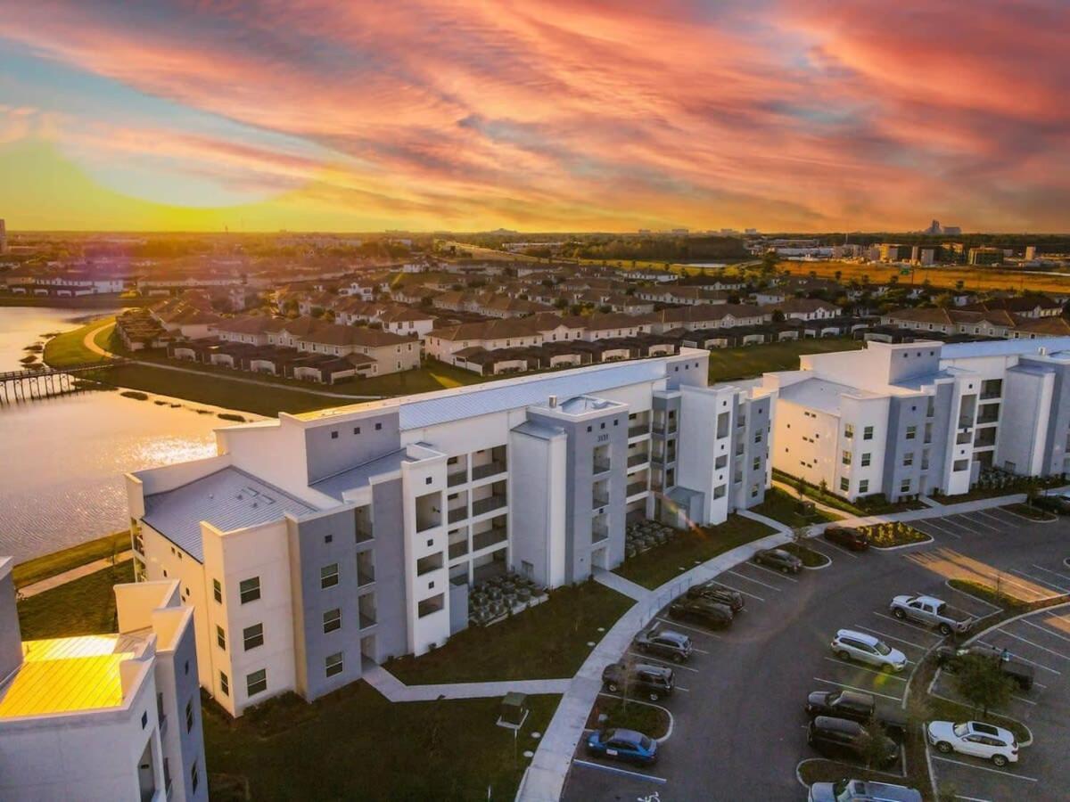 Gorgeous 2Br Lakeview Condo With Waterpark キシミー エクステリア 写真