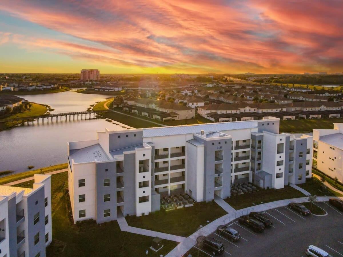 Gorgeous 2Br Lakeview Condo With Waterpark キシミー エクステリア 写真