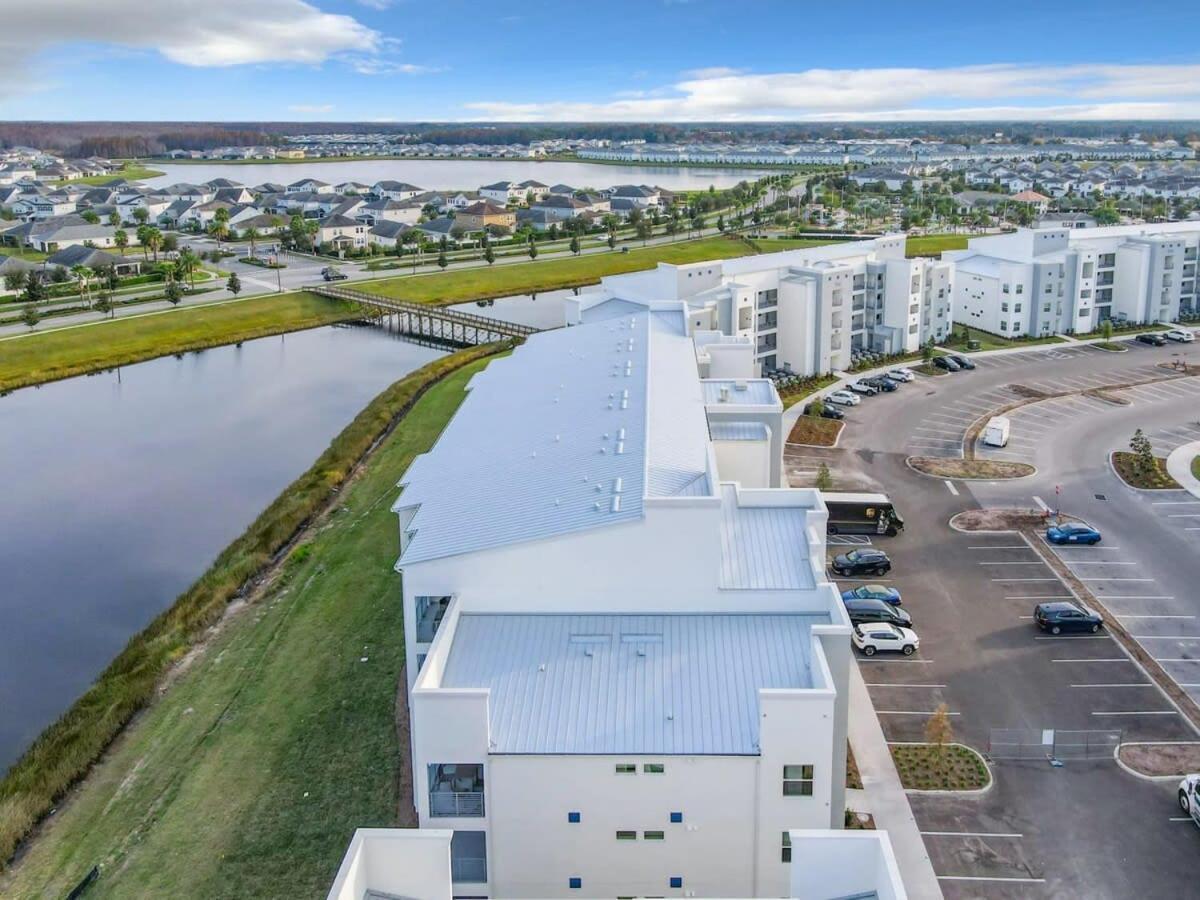 Gorgeous 2Br Lakeview Condo With Waterpark キシミー エクステリア 写真